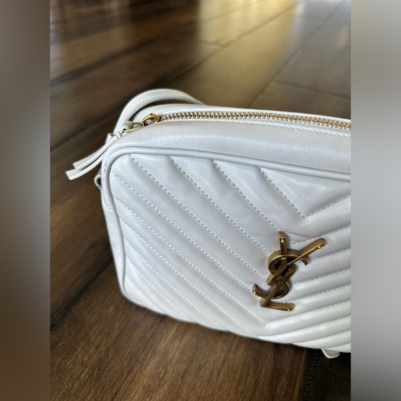 Saint Laurent
Lou Medium YSL Camera Bag with Pocket in Quilted Leather - Picture 5 of 10